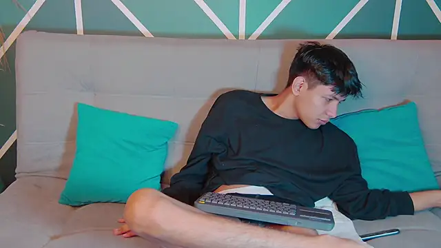 Liam Sinclair online show from 12/19/25, 01:02