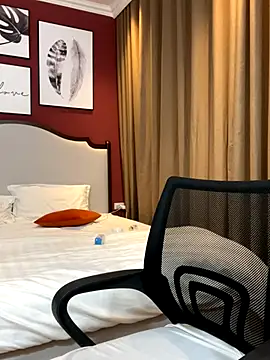 Queen-of-Love online show from 12/21/25, 12:35