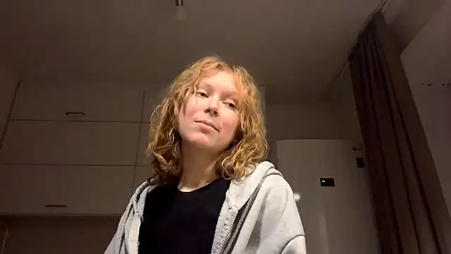 ElfriedaZwack online show from 12/01/25, 05:14