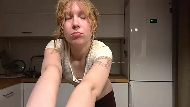 ElfriedaZwack online show from 04/08/26, 04:19