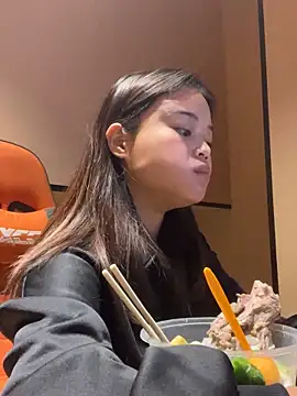 Toffee-00 online show from 12/05/25, 11:09