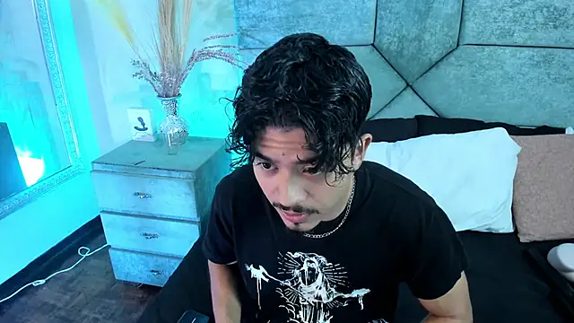 Snapshot of NicolaiKarav chatting on 06/08/26, 01:00 NicolaiKarav online show from 06/08/26, 01:00