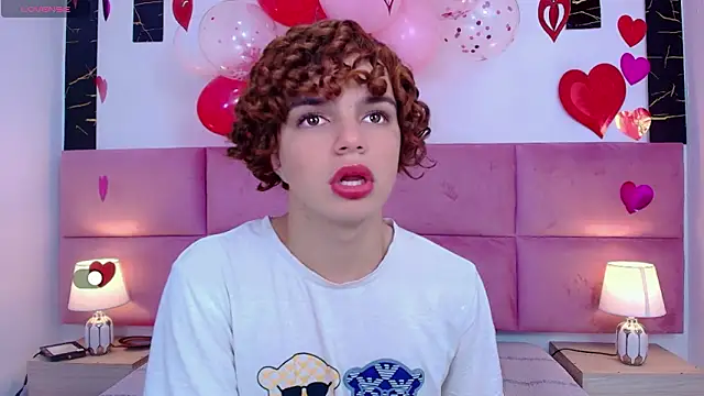 Snapshot of Skyee_angel chatting on 02/15/26, 01:43 Skyee angel online show from 02/15/26, 01:43