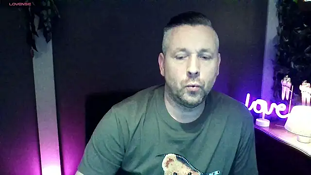 Snapshot of Hunter_Fl chatting on 11/27/25, 05:02 Hunter Fl online show from 11/27/25, 05:02