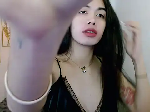 hollyyumiloove online show from 11/28/25, 03:23