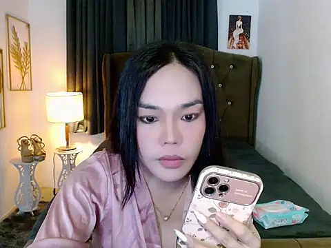 hollyyumiloove online show from 05/08/26, 10:19