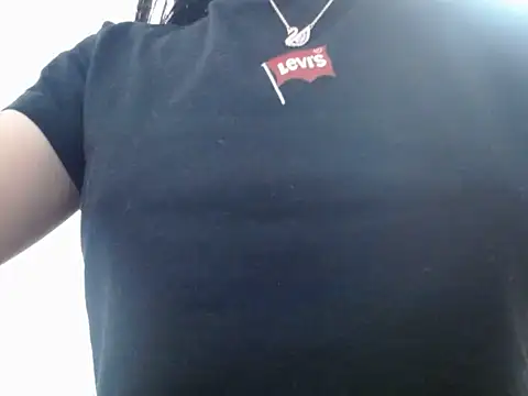 Snapshot of EmiilyCherry chatting on 12/15/25, 09:31 EmiilyCherry online show from 12/15/25, 09:31