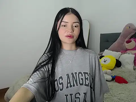 Snapshot of EmiilyCherry chatting on 12/19/25, 12:25 EmiilyCherry online show from 12/19/25, 12:25