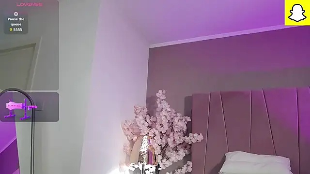 Snapshot of DeniseSun chatting on 02/04/26, 04:18 DeniseSun online show from 02/04/26, 04:18