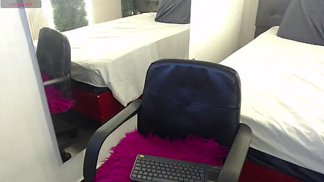 mia violet8 online show from 12/14/25, 01:56