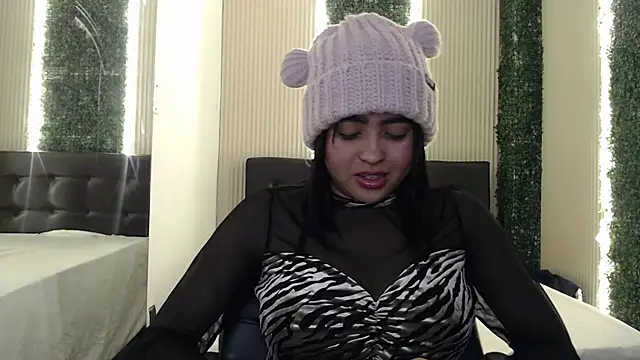 mia violet8 online show from 11/27/25, 12:22