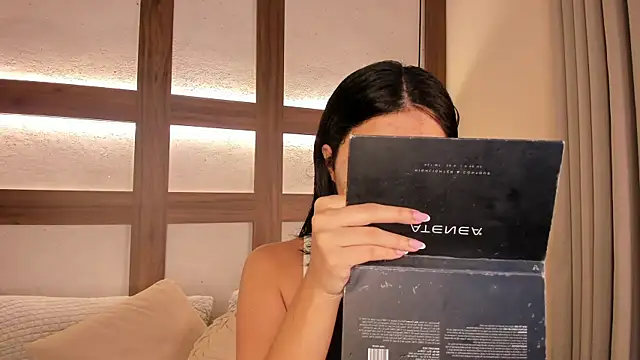 SarhaVega online show from 04/13/26, 01:26