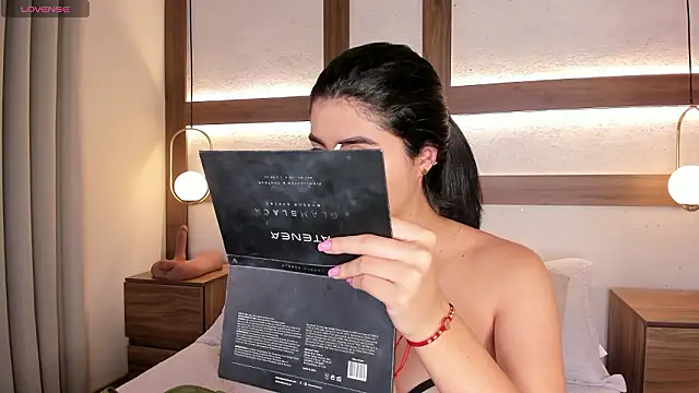 Snapshot of SarhaVega chatting on 01/18/26, 01:36 SarhaVega online show from 01/18/26, 01:36