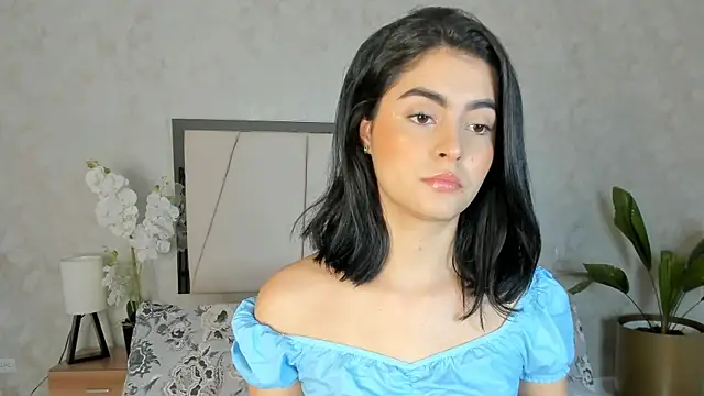 Snapshot of SarhaVega chatting on 11/27/25, 01:22 SarhaVega online show from 11/27/25, 01:22