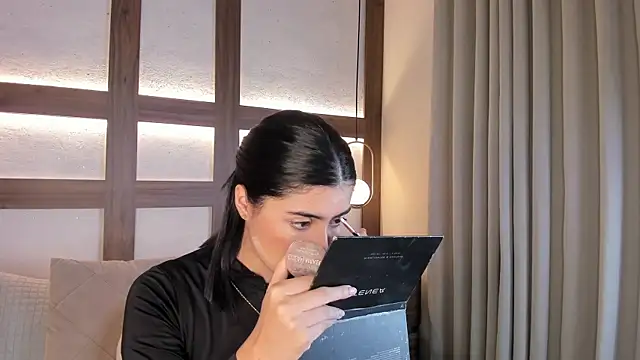 SarhaVega online show from 03/30/26, 01:12