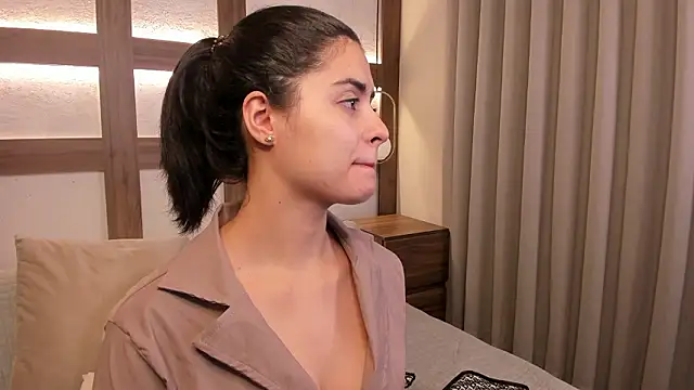 Snapshot of SarhaVega chatting on 02/07/26, 12:57 SarhaVega online show from 02/07/26, 12:57