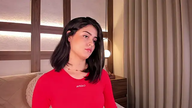 Snapshot of SarhaVega chatting on 12/18/25, 01:37 SarhaVega online show from 12/18/25, 01:37