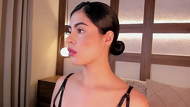 Snapshot of SarhaVega chatting on 11/30/25, 02:07 SarhaVega online show from 11/30/25, 02:07