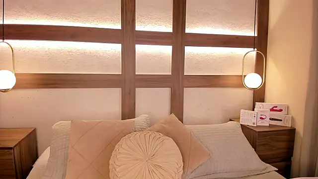 SarhaVega online show from 04/09/26, 01:06