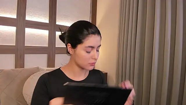 Snapshot of SarhaVega chatting on 02/15/26, 12:26 SarhaVega online show from 02/15/26, 12:26