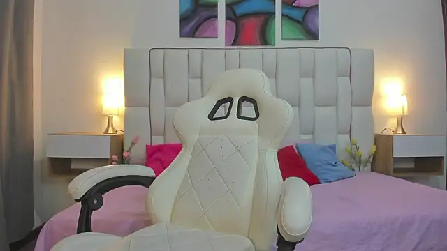 mask red girl online show from 03/26/26, 12:25