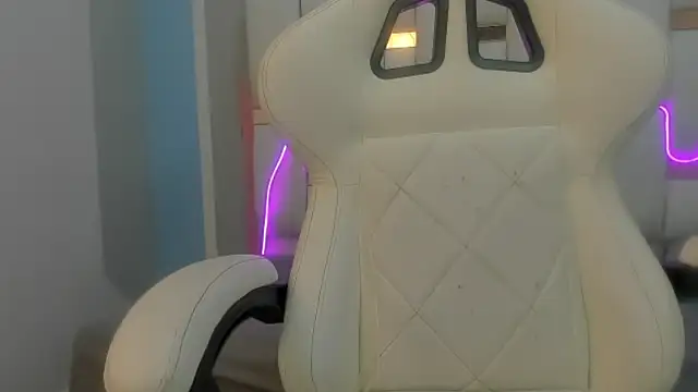 mask red girl online show from 02/04/26, 07:53