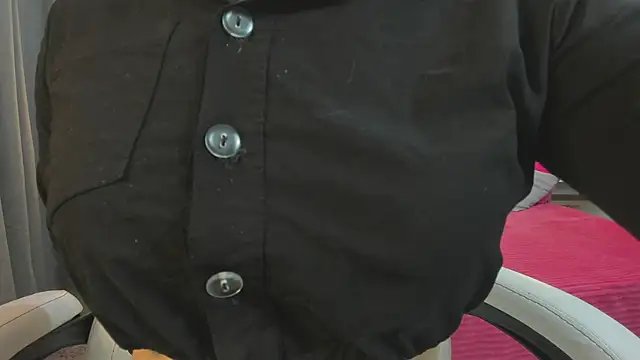 mask red girl online show from 04/01/26, 12:50