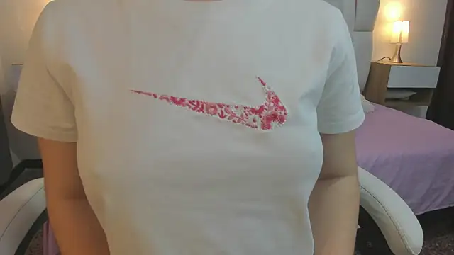 mask red girl online show from 03/10/26, 12:42