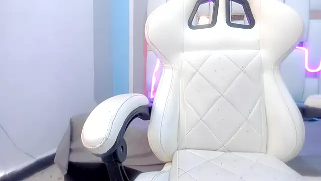 mask red girl online show from 02/05/26, 01:07