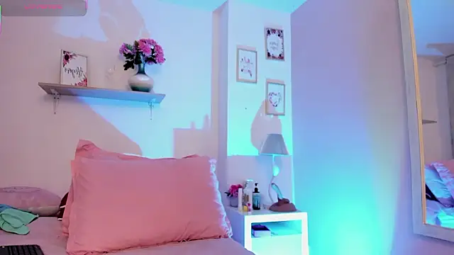 LauraRaider online show from 03/07/26, 08:03