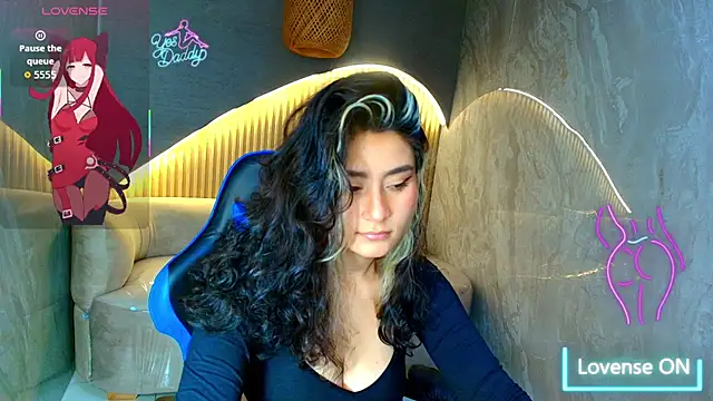 Snapshot of sofi_r_ chatting on 02/05/26, 01:18 sofi r online show from 02/05/26, 01:18