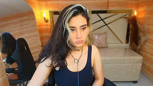 Snapshot of sofi_r_ chatting on 02/19/26, 01:19 sofi r online show from 02/19/26, 01:19