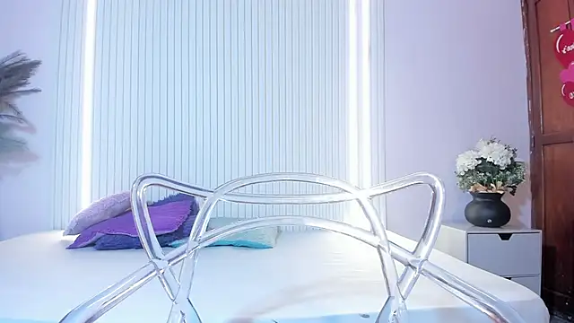 Snapshot of Izelevans chatting on 01/19/26, 11:14 Izelevans online show from 01/19/26, 11:14