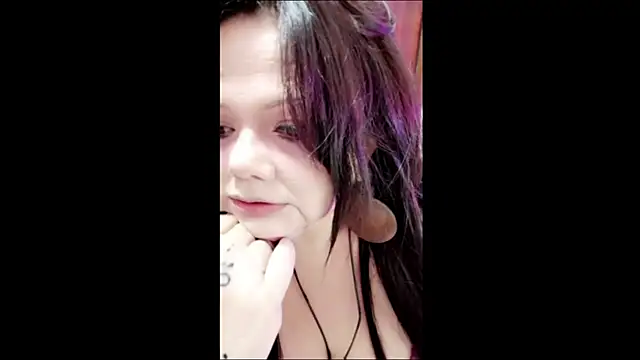 Amputee woman online show from 07/10/26, 10:10