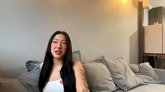 EIeniVanwart online show from 11/26/25, 07:52