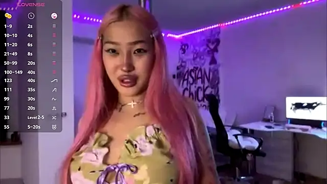 Snapshot of EIeniVanwart chatting on 02/26/26, 05:35 EIeniVanwart online show from 02/26/26, 05:35