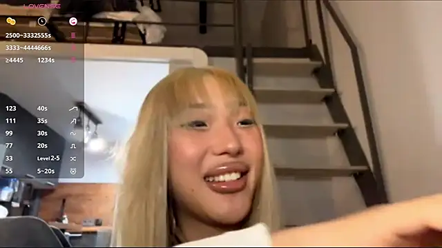 Snapshot of EIeniVanwart chatting on 01/17/26, 04:54 EIeniVanwart online show from 01/17/26, 04:54