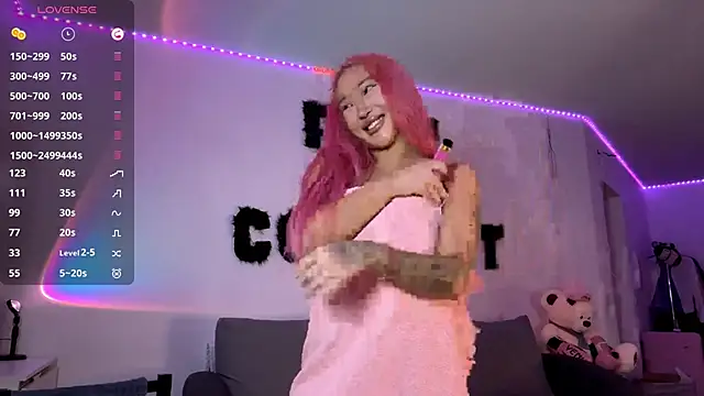 Snapshot of EIeniVanwart chatting on 02/18/26, 04:03 EIeniVanwart online show from 02/18/26, 04:03