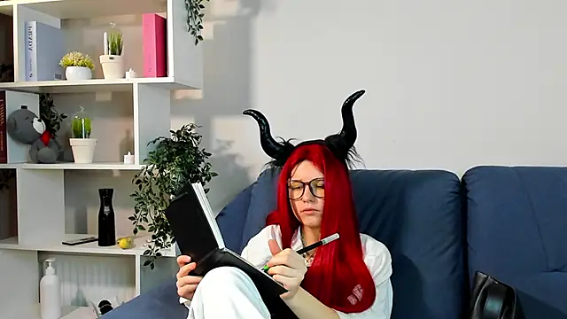 ShanaHearns online show from 12/01/25, 08:37