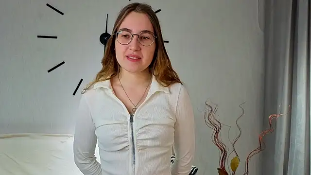 DebbraBickler online show from 11/30/25, 06:19