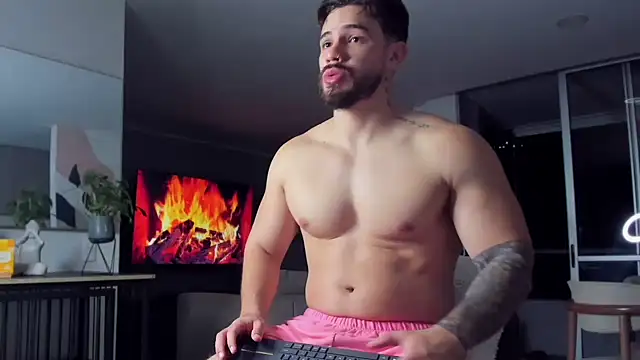 Valenthino Salvatore online show from 04/16/26, 03:51