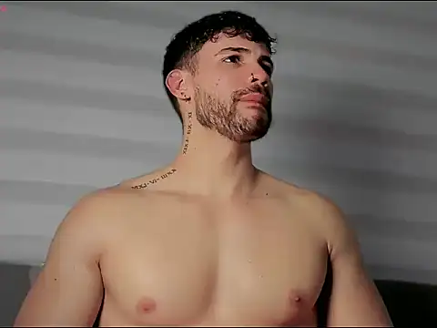 Snapshot of Valenthino_Salvatore chatting on 11/25/25, 04:35 Valenthino Salvatore online show from 11/25/25, 04:35