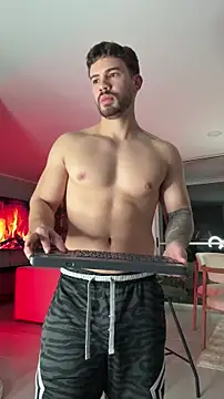 Valenthino Salvatore online show from 12/21/25, 04:14