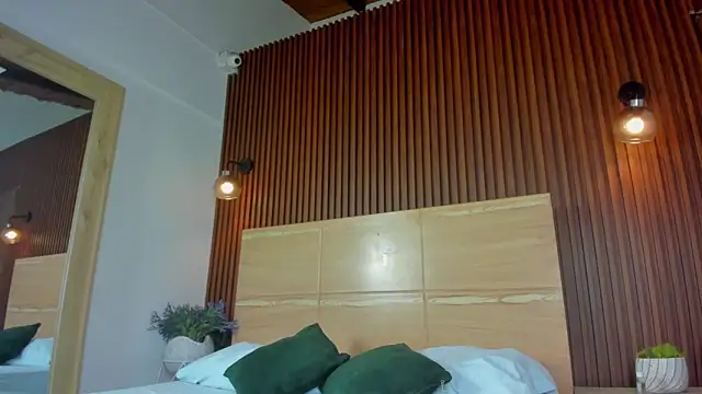 zully28  online show from 11/29/25, 12:16