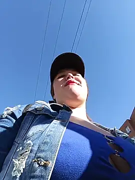 Snapshot of Shofy22 chatting on 11/25/25, 12:38 Shofy22 online show from 11/25/25, 12:38