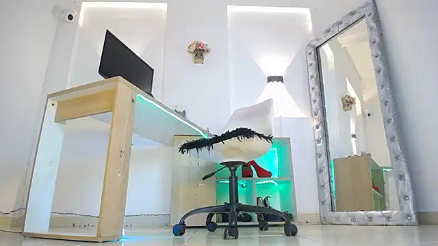 Emily Jedet online show from 04/10/26, 11:23