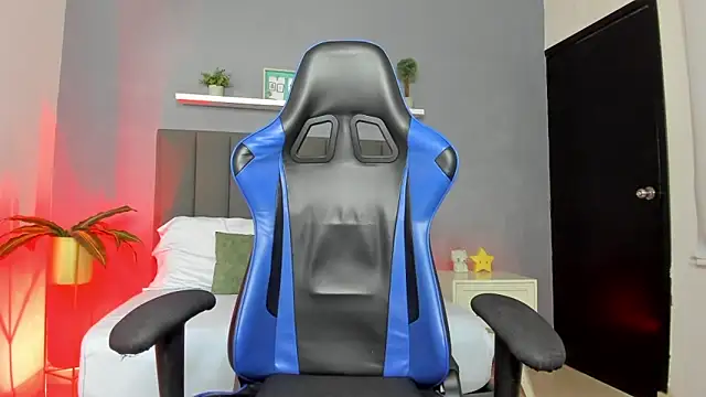 Snapshot of lindaa_natashaa_ chatting on 12/02/25, 02:12 lindaa natashaa online show from 12/02/25, 02:12