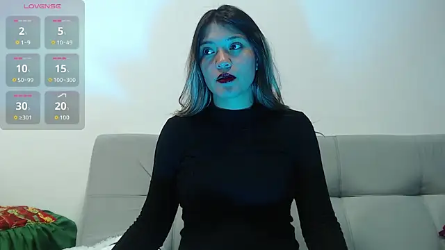 Snapshot of hanna__jones7 chatting on 12/18/25, 02:16 hanna jones7 online show from 12/18/25, 02:16