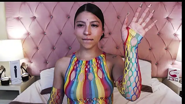 Hillary Thomson online show from 11/25/25, 03:12