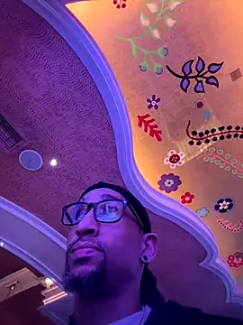 Snapshot of MTheRealrDLlongCrippler chatting on 12/17/25, 03:44 MTheRealrDLlongCrippler online show from 12/17/25, 03:44